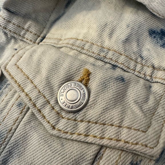 Free People Rumors Jones Tie Dye Blue Denim Jean Jacket Size XS EXTRA SMALL - Picture 7 of 10
